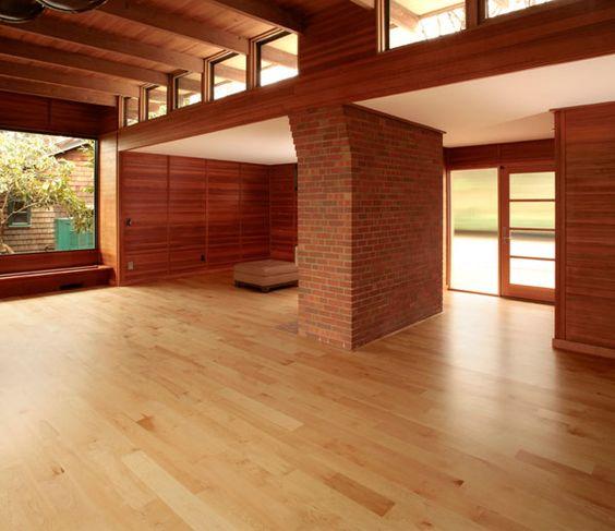 Timberland Floors is an Oak Park Michigan local flooring expert. We work in Auburn Hills, West Bloomfield, Rochester, Birmingham, and Farmington. 